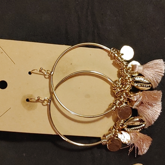 Danglind Earring Duo - Picture 2 of 3